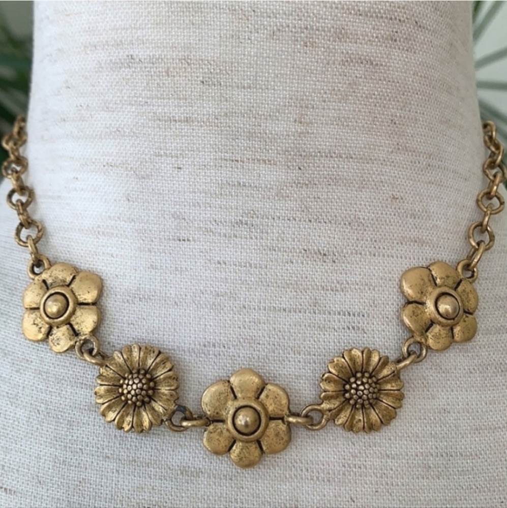 Vintage Express Floral Necklace